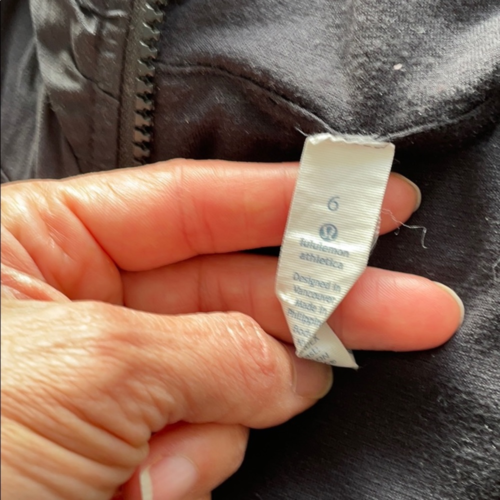Lululemon reversible black hooded jacket. - Picture 3 of 4